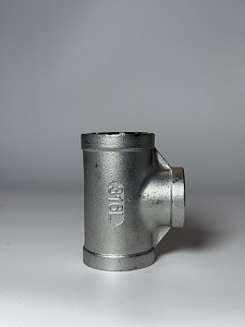 Тройник  резьбовой переходной из нержавеющей стали Benarmo (ВР) - 1 1/2' x 1 1/4' x 1 1/2'