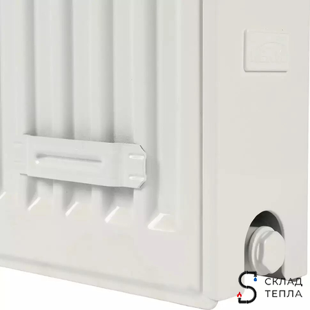 Радиатор стальной KERMI FKO 22 - высота 600 мм, длина 600 мм с боковым подключением. Вид 8.