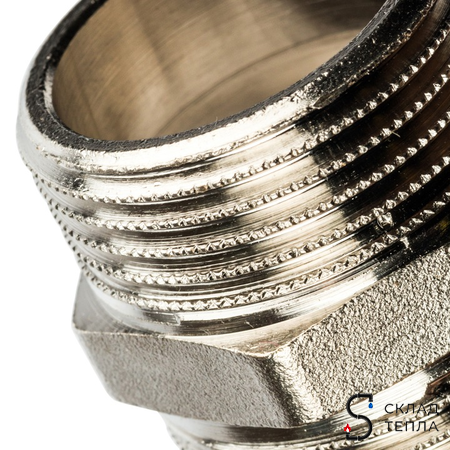 Ниппель латунный резьбовой равнопроходный STOUT - 1" (никелированный). Вид 4.